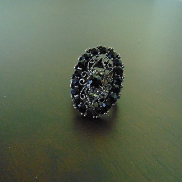 Costume Jewelry- oval ring with black Czech glass - Picture 2 of 12